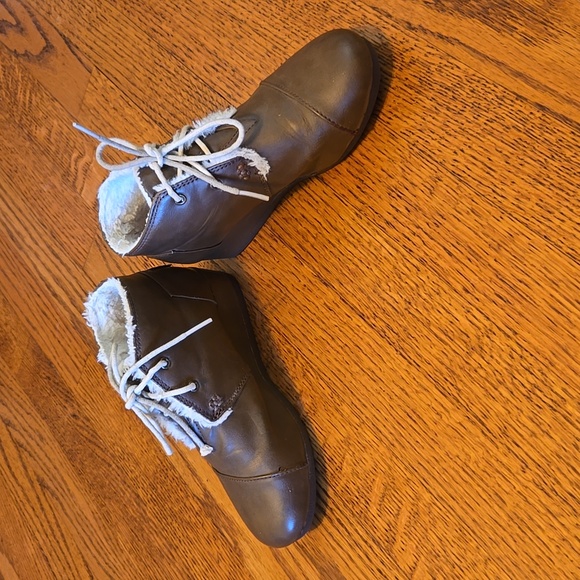 TOMS desert wedge boots - Picture 5 of 9